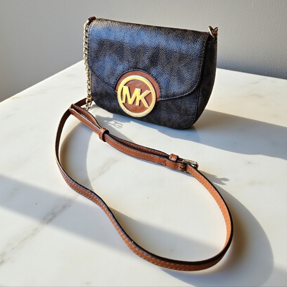 Michael Kors Handbags - Michael Kors MK Signature Crossbody Bag